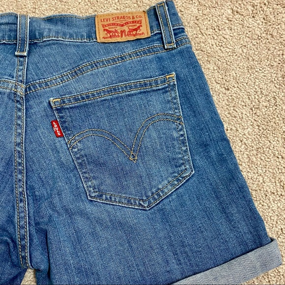 Levi’s Denim Shorts ☀️ - Picture 3 of 5